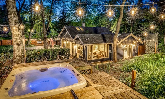 Miller Beach Maison | Isolé, chalet clôturé w / top bain à remous, des équipements modernes, les chiens