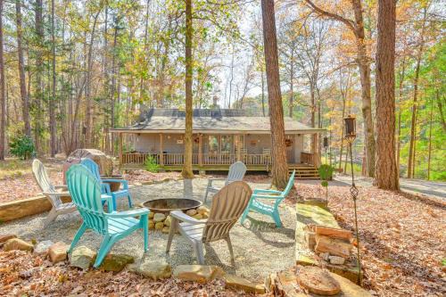 Pine Mountain Valley Maison | Secluded Hamilton Cabin Retreat with Private Lake!
