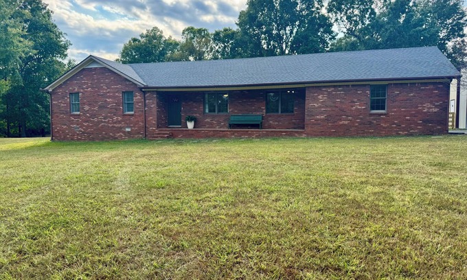 Kirksey Maison | Secluded House close to MSU and KY Lake! 30x40 Garage