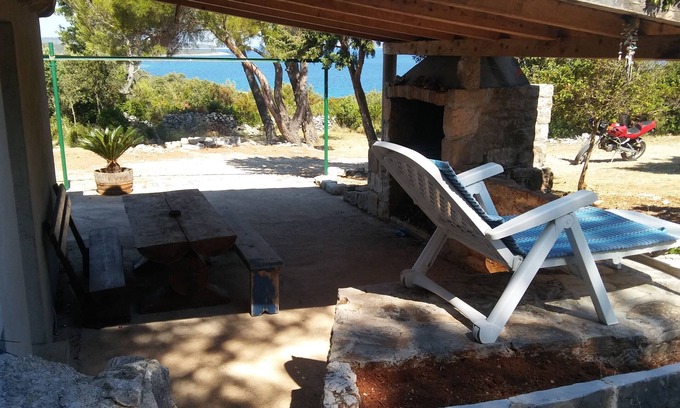 Cove Basina (Jelsa) Maison | Maison de style Robinson Crusoé avec le parking Baie Borova, Hvar (K-13526)