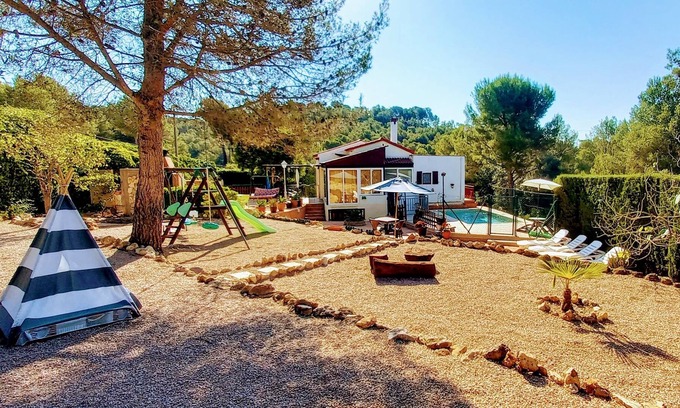Masllorens Villa | Maison isolée avec piscine, barbecue, cheminée, a. a., balançoires et pistes de jeu.