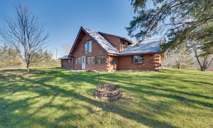 Finlayson Maison | Secluded Log Cabin Less Than 1 Mi to Munger State Trail!