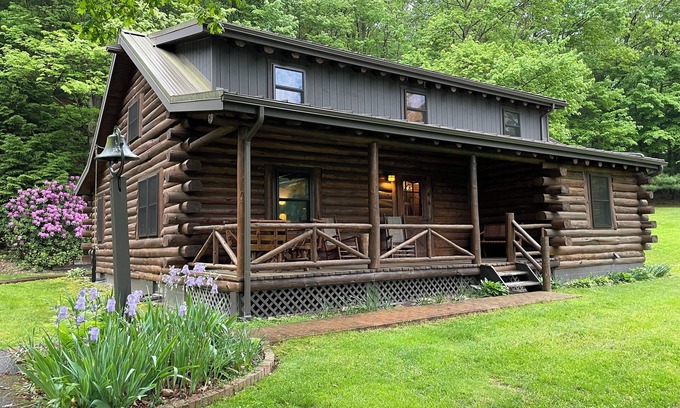 Stone Creek Cabine | Secluded Log Cabin on 300 Acres Near the Heart of Amish Country Ohio
