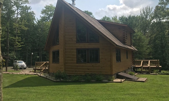 Morris Maison | secluded log home, minutes from all star village in Oneonta