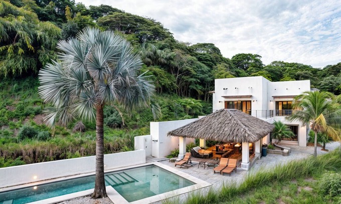Canafistula Villa | Secluded Luxury Hilltop Villa In Monkey Jungle - Gated Community - Tamarindo