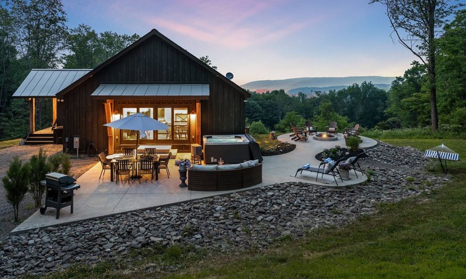 Ellicottville Chalet De Ski | A+ Secluded Beauty w/Hot Tub, Firepit, Bar, Privacy & Views🔥