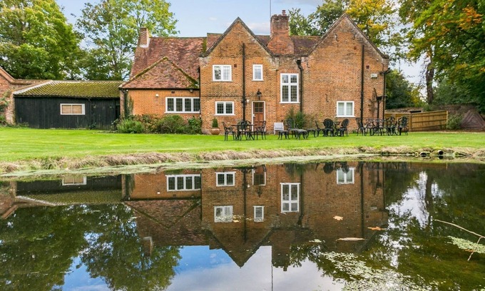 Burnham Maison | Secluded Mansion Retreat - Expansive Private Oasis