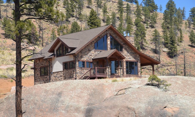 Pine Maison | Maison de montagne isolée sur 40 acres avec des vues spectaculaires!