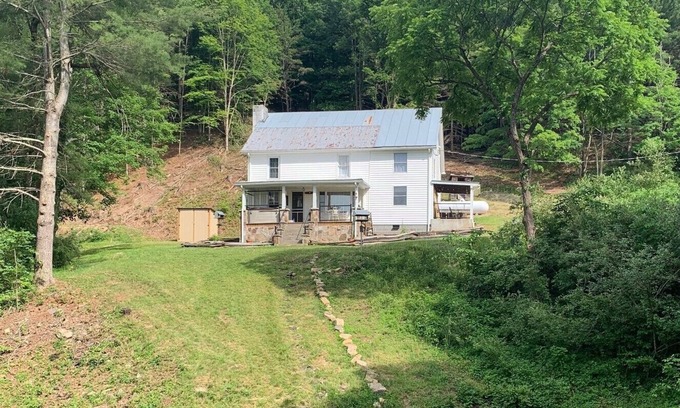 Harper Autre | Secluded mountain home; explorable acreage; free of noise and light pollution
