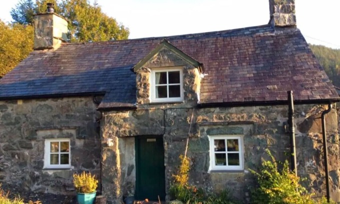 Ganllwyd Maison | Secluded Mountain Stay - Stunning Views of Eryri
