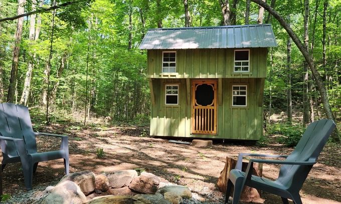 Clear Lake Cabine | Secluded Muskoka Glamping Cabin with Private Lake & Trails