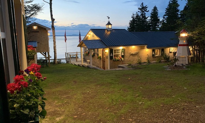 Campobello Island Cottage | Cottage Oceanfront isolé w / belle plage de verre de mer
