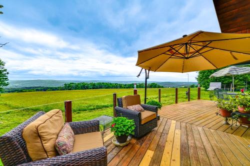Oxford Maison | Secluded Oxford Cabin on 75 Acres Sunset Views!