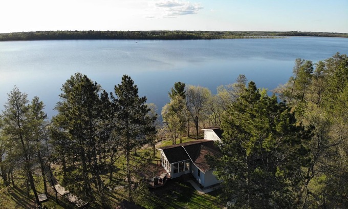 Menahga Maison | secluded peaceful lakefront 4br/2ba BOOK NOW!
