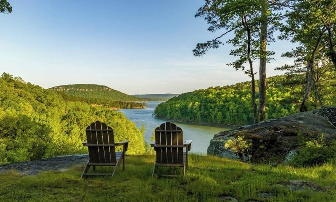 Fairfield Bay Maison | Secluded Peninsula w/ Lake Access and Waterfalls