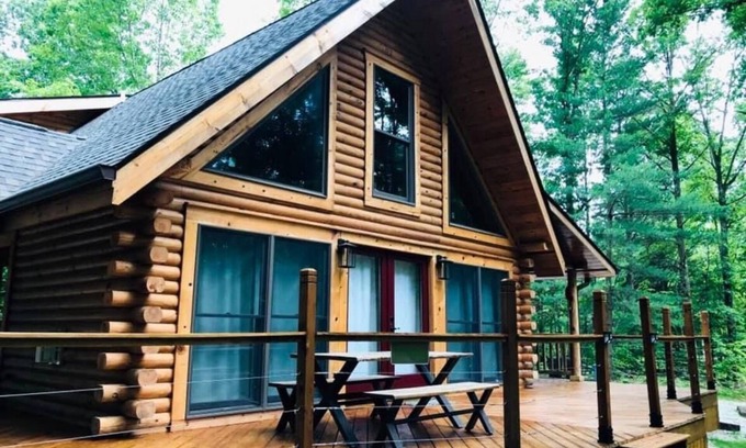 Morgantown Cabine | Secluded, hot tub, pet friendly, New log cabin