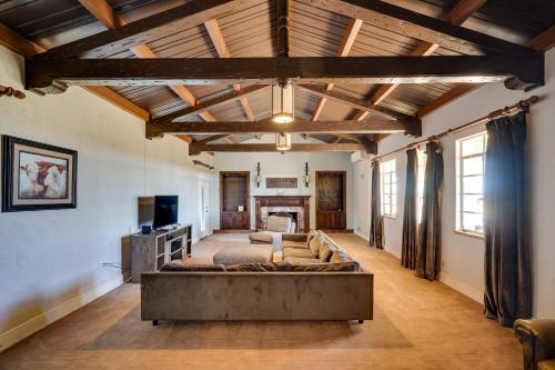 Odessa Maison | Secluded Ranch with Courtyard about 4 Mi to Odessa!
