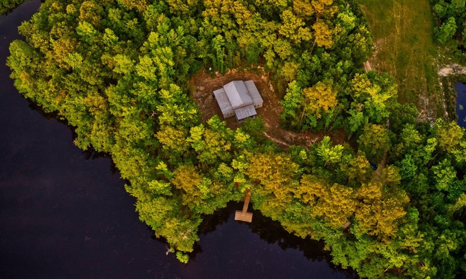 Orangeburg Maison | Secluded Retreat With hot tub ideal to fish and relax on private pond