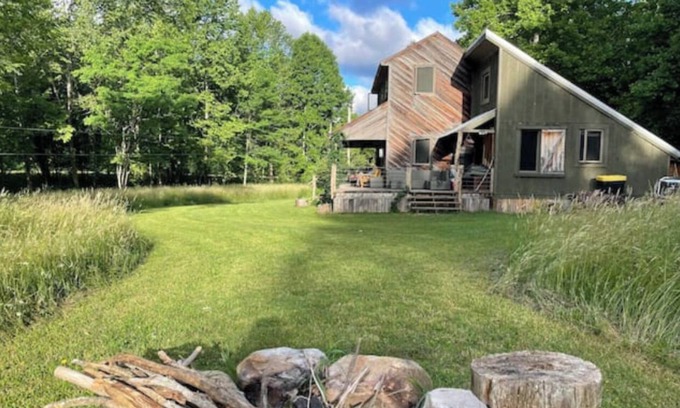 Davis Maison | Secluded River access , restored farmhouse along Dry Fork River