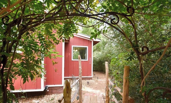 Brenham Cabine | Secluded Romantic Oasis Cabin with Private Hot Tub at Scenic Hill Retreat