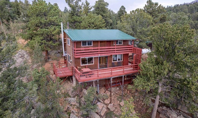 Rainbow Valley Cabine | Secluded Rustic Mountain Cabin!