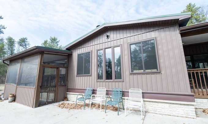 Nekoosa Cabine | SECLUDED RUSTIC RETREAT - PET FRIENDLY