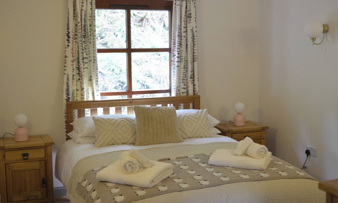 Duirinish Chalet De Ski | Secluded self-Catering chalet near Plockton and the Isle of Skye, well equipped and dog friendly.
