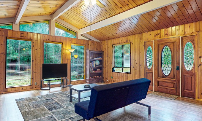 Bellingham Maison | Secluded, single-level getaway with a large yard, gas fireplace, & dog friendly