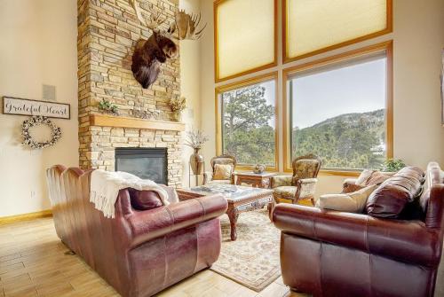 Morrison Maison | Secluded & Spacious Mountain Getaway