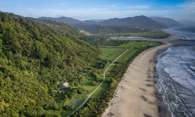 Mokihinui Maison | Gentle Annie's Beach Cabin