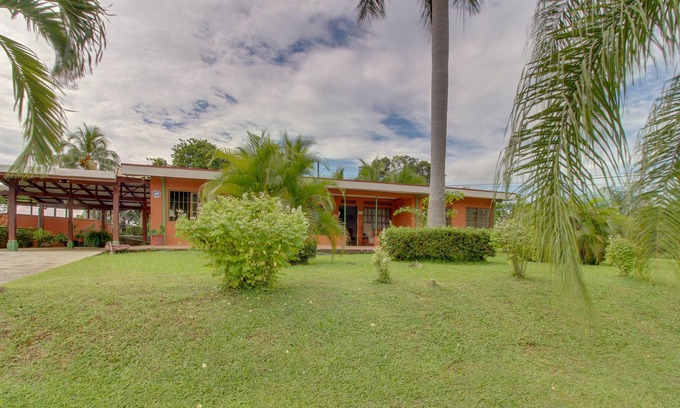 San Mateo Villa | Dog-friendly, villa isolée w / piscine, terrasse, barbecue et grand, lot privé