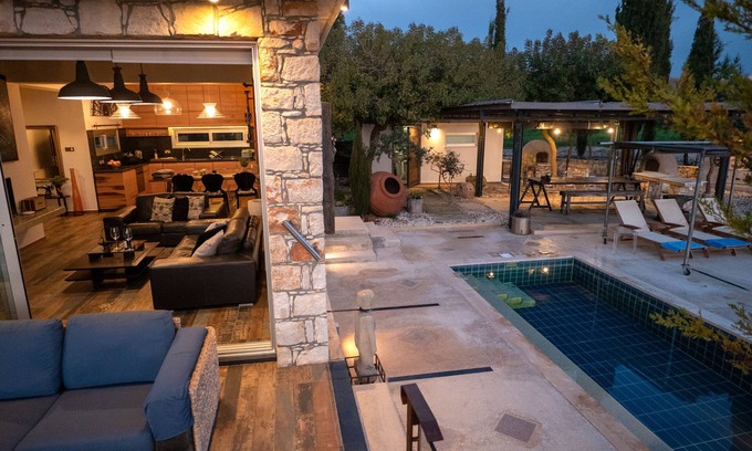 Kathikas Villa | Villa isolée avec piscine privée et vue imprenable sur la côte de Coral Bay