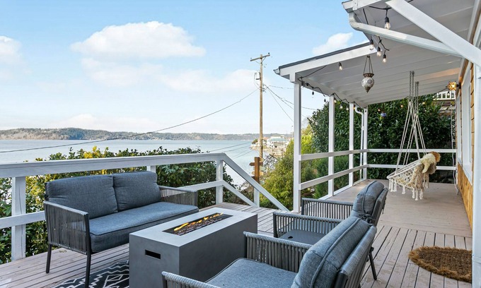 Tacoma Maison | Secluded Waterfront Retreat with Stunning Puget Sound Views