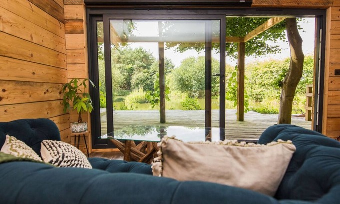 Burythorpe Cabine | Secluded Yorkshire Cabin with Private Lake, Sauna & Fire Pit