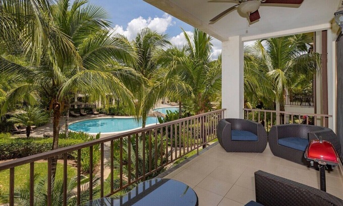 Coco Copropriété | Second Floor Breezes - Beach Club Access - Terrace w/Grill - Walk to Shops & Restaurants