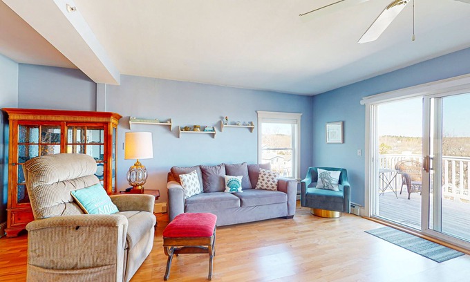 Ogunquit Copropriété | Second-floor condo with gorgeous ocean view - walk to town, beach & lighthouse