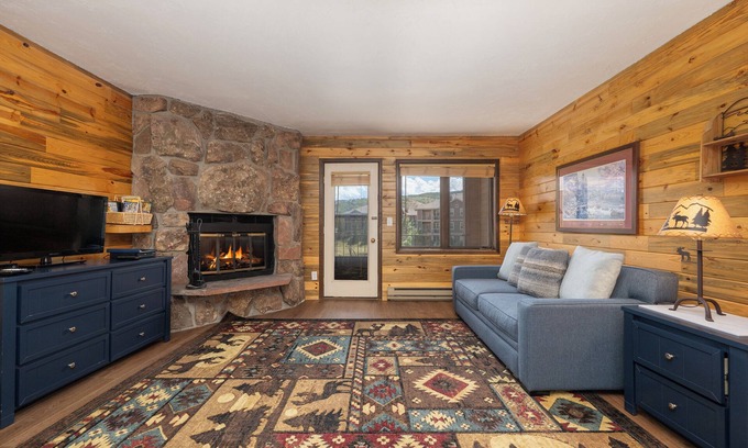 Grand Elk Ranch Copropriété | Second floor, pet friendly studio in Granby