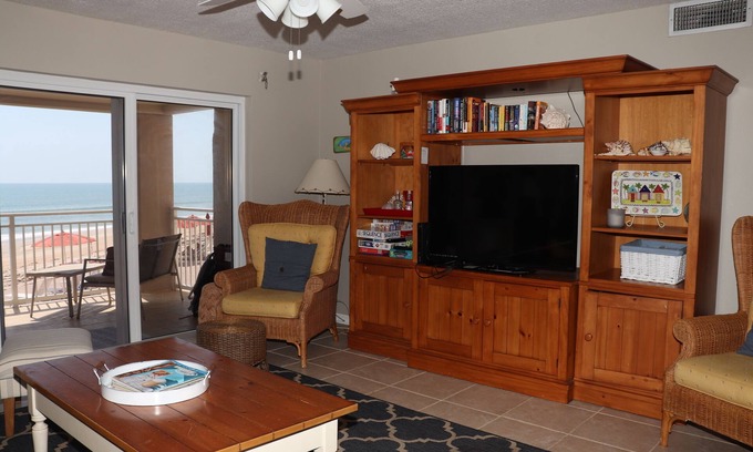 New Smyrna Beach Copropriété | Second floor three bedroom three bath direct oceanfront