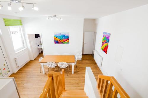 Innenstadt Appartement | SecondHome Stuttgart - Moderne große Wohnungen nahe der hist Altstadt von Esslingen aN - versch Größen 8 - 11 - 19 Betten