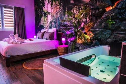 Bretigny-sur-Orge Appartement | SECRET SUITE "Jungle" - Jacuzzi privatif - Gare RER C - Proche Paris
