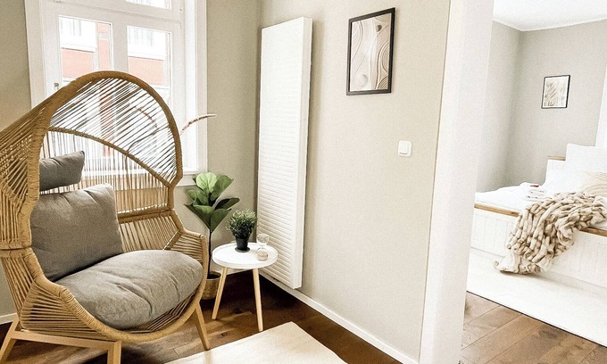 Warburg Appartement | Secretapartment: Zentral und Gemütlich, mit Großem Balkon