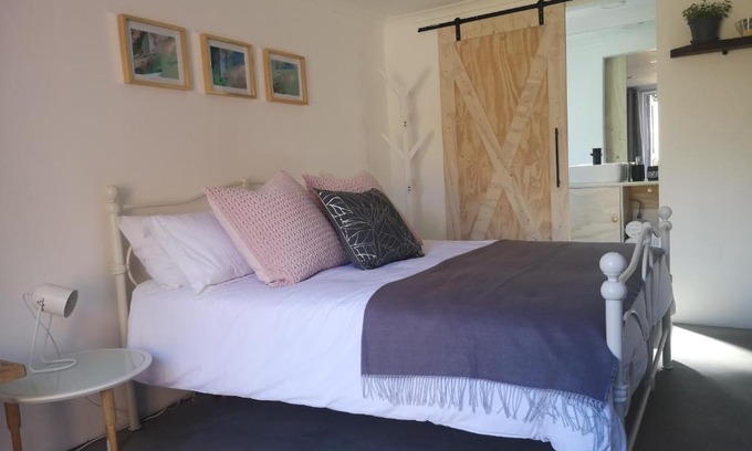 Walmer Maison | Secure, Private, Queen Room Close to Airport