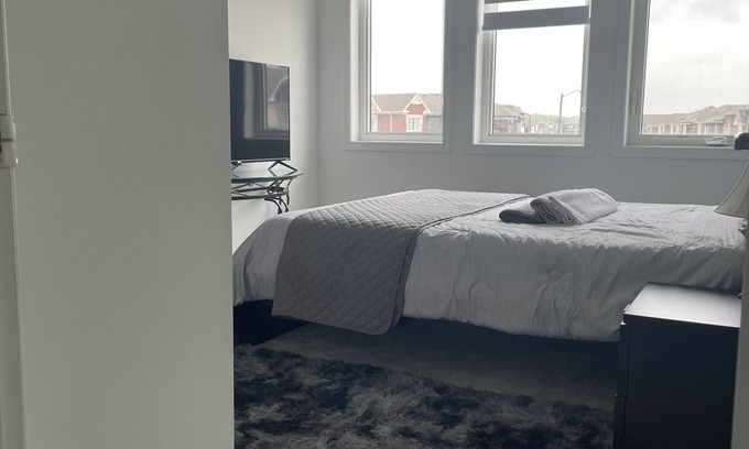 Kitchener Maison | See Plaza and 15 minutes to Waterloo Uni, Conestoga College, 401, 1 hr to CN