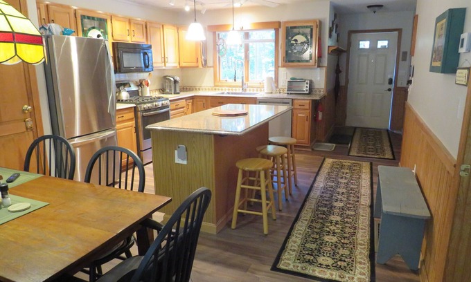 North Conway Copropriété | Seeking silence and leisure yet close to action & nature, shopping and dining!