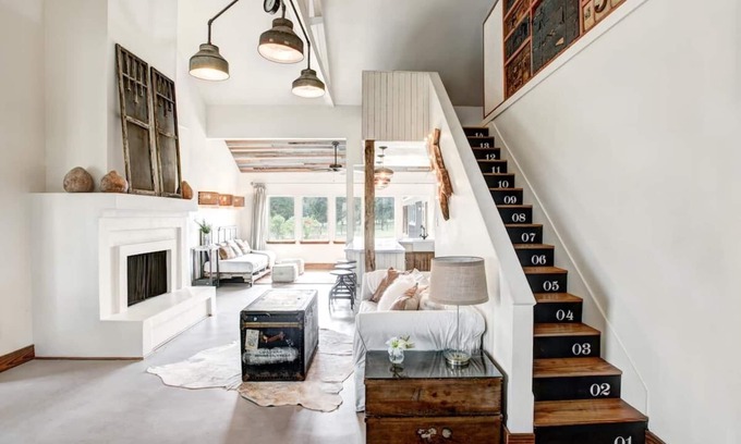 Round Top Maison | The Vintage Round Top - No. 1450 Stunning Home en vedette dans Country Living Mag