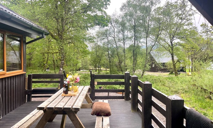 Taynuilt Chalet De Ski | Seil Log Cabin - sleeps 5 guests in 2 bedrooms