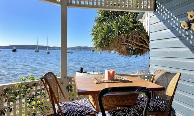 Marks Point Maison | Selby Cottage- Waterfront, Fire & Outdoor Dining