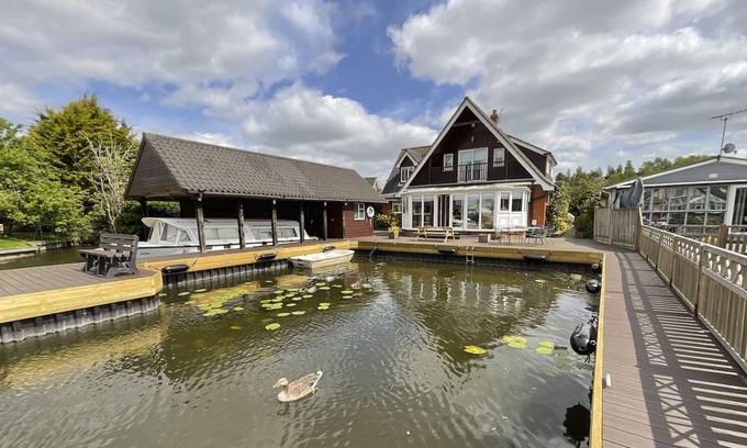 Hoveton Cottage | Gîte 5 chambres Waterside Retreat Cottage Wroxham, Norfolk Broads, Eng