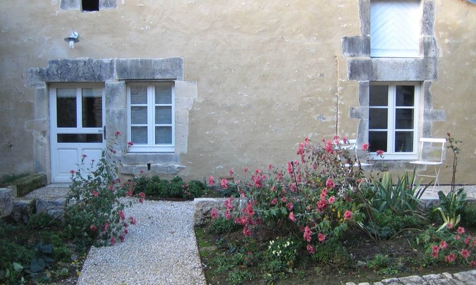 Trampot Maison | Un gîte avec jardin et terrasse, petit-déjeuner bio et ménage quotidiens