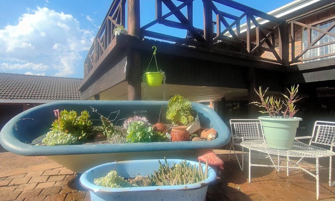 Sabie Cabine | Self catering apartments over looking the Drakensberg range
